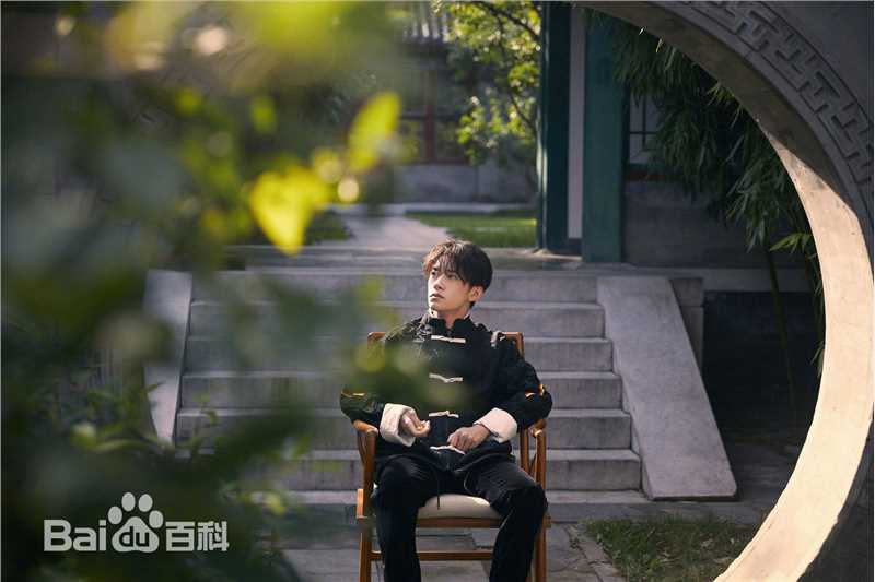 最新易烊千玺(Jackson)在《人物》中的图集