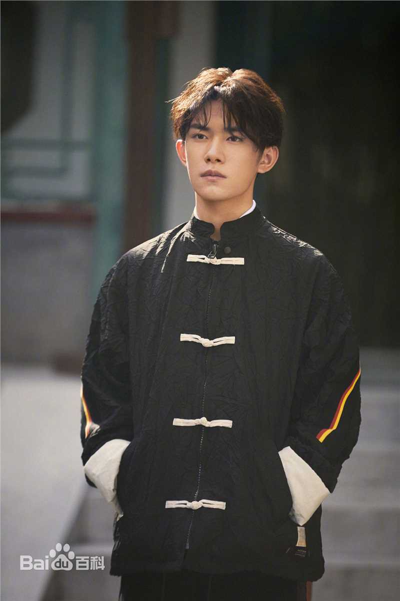 最新易烊千玺(Jackson)在《人物》中的图集