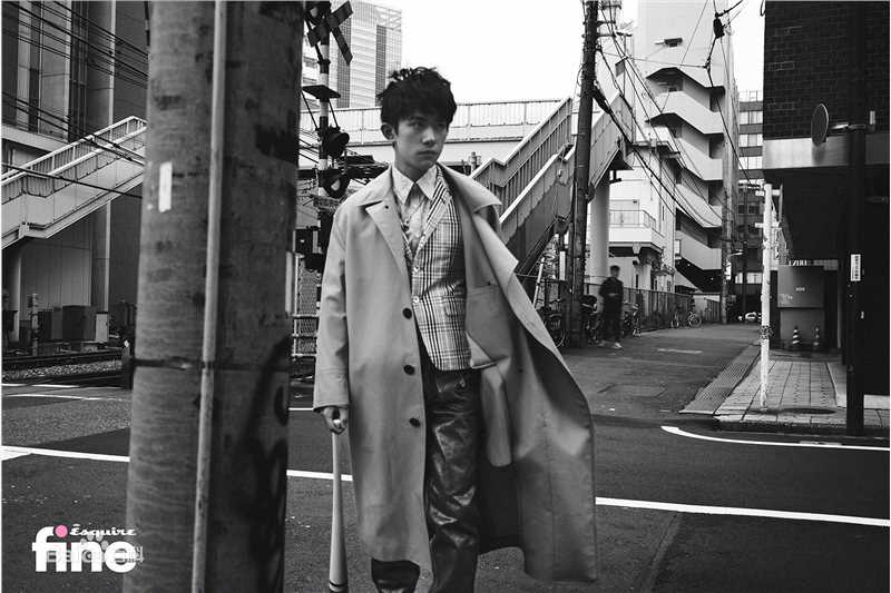 精选易烊千玺(Jackson)在《时尚先生Esquire·fine》中的图册