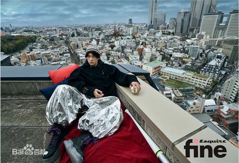精选易烊千玺(Jackson)在《时尚先生Esquire·fine》中的图册