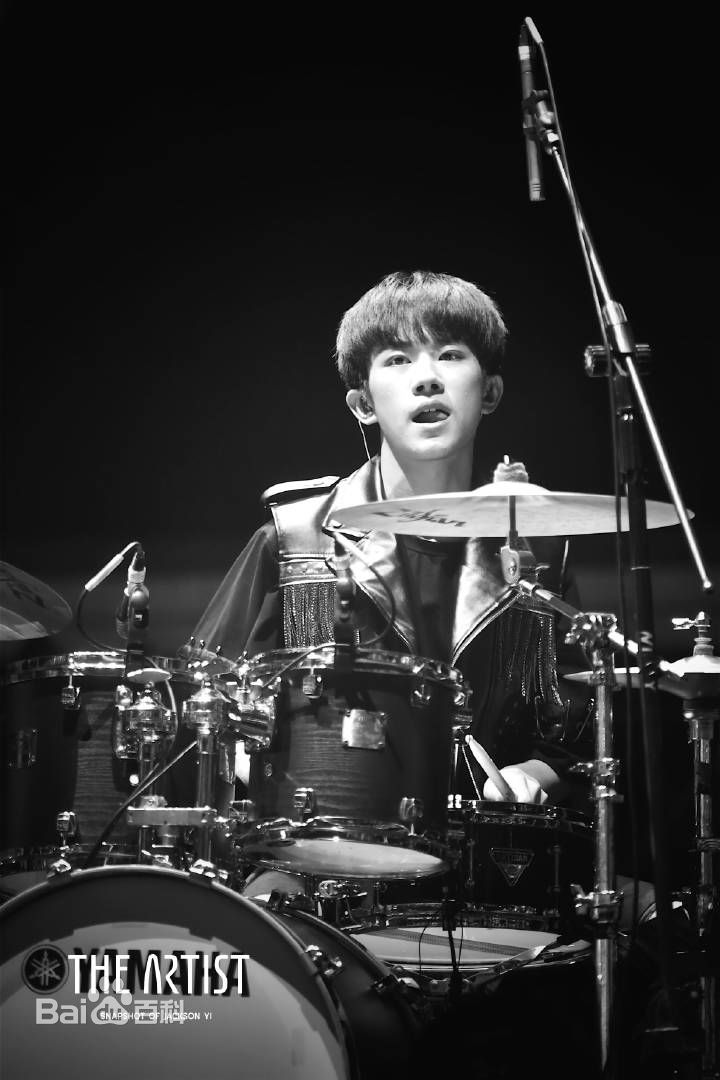 易烊千玺(Jackson)周年见面会性感图片图集