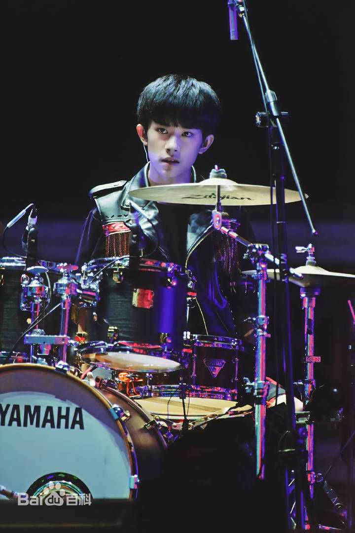 易烊千玺(Jackson)周年见面会性感图片图集