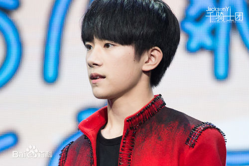 易烊千玺(Jackson)周年见面会性感图片图集