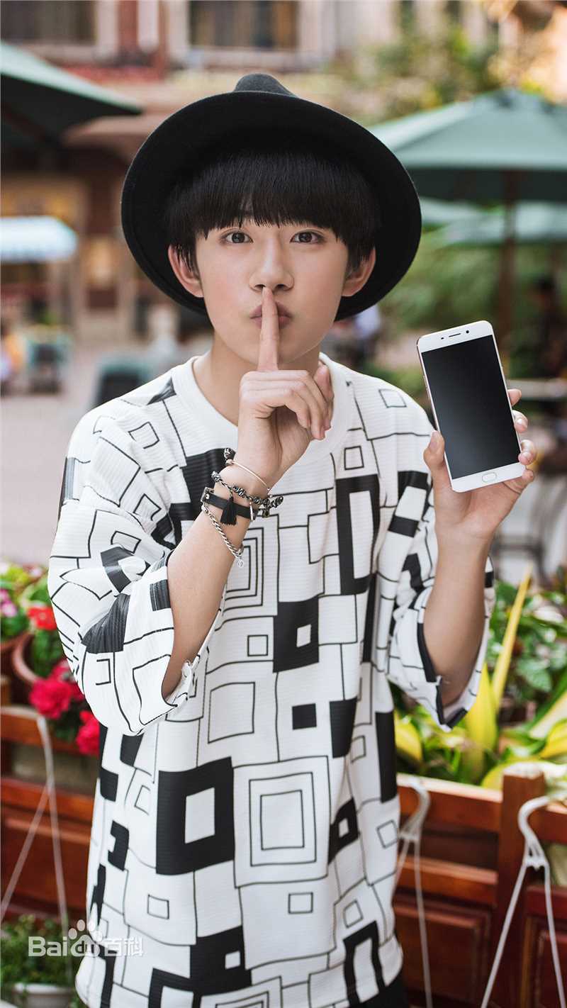 易烊千玺(Jackson)广告拍摄生活照