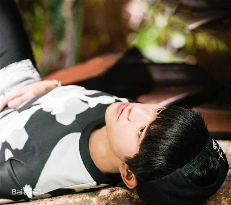 易烊千玺(Jackson)广告拍摄生活照