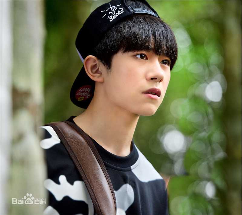 易烊千玺(Jackson)广告拍摄生活照