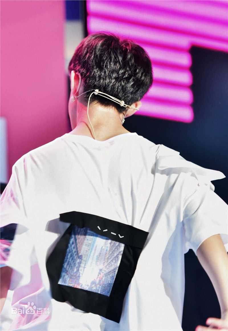 易烊千玺(Jackson)夏日甜心素颜照相册