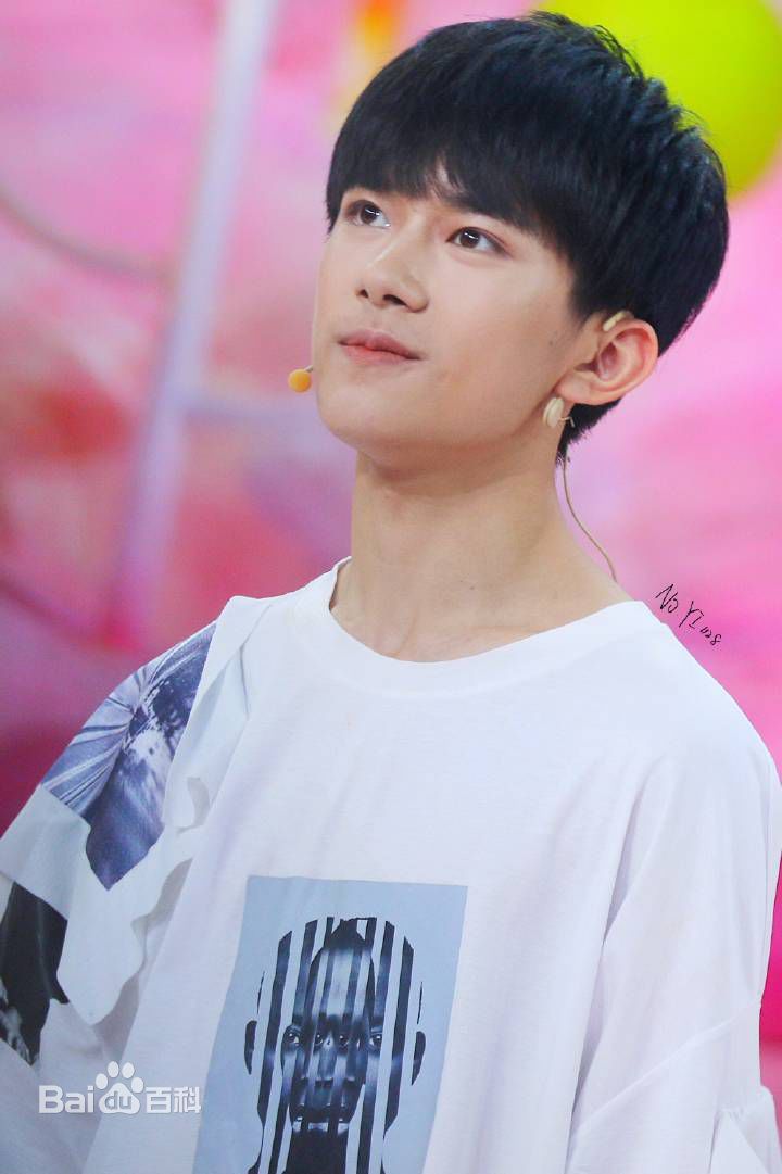 易烊千玺(Jackson)夏日甜心素颜照相册