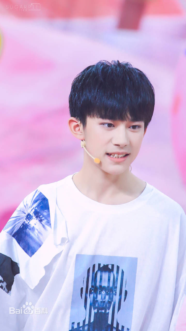 易烊千玺(Jackson)夏日甜心素颜照相册