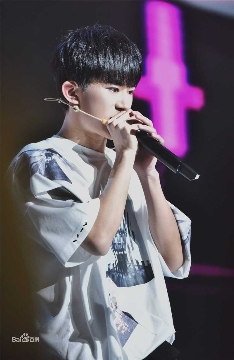 易烊千玺(Jackson)夏日甜心素颜照相册