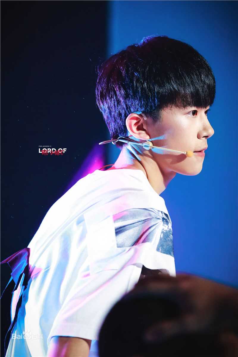 易烊千玺(Jackson)夏日甜心素颜照相册