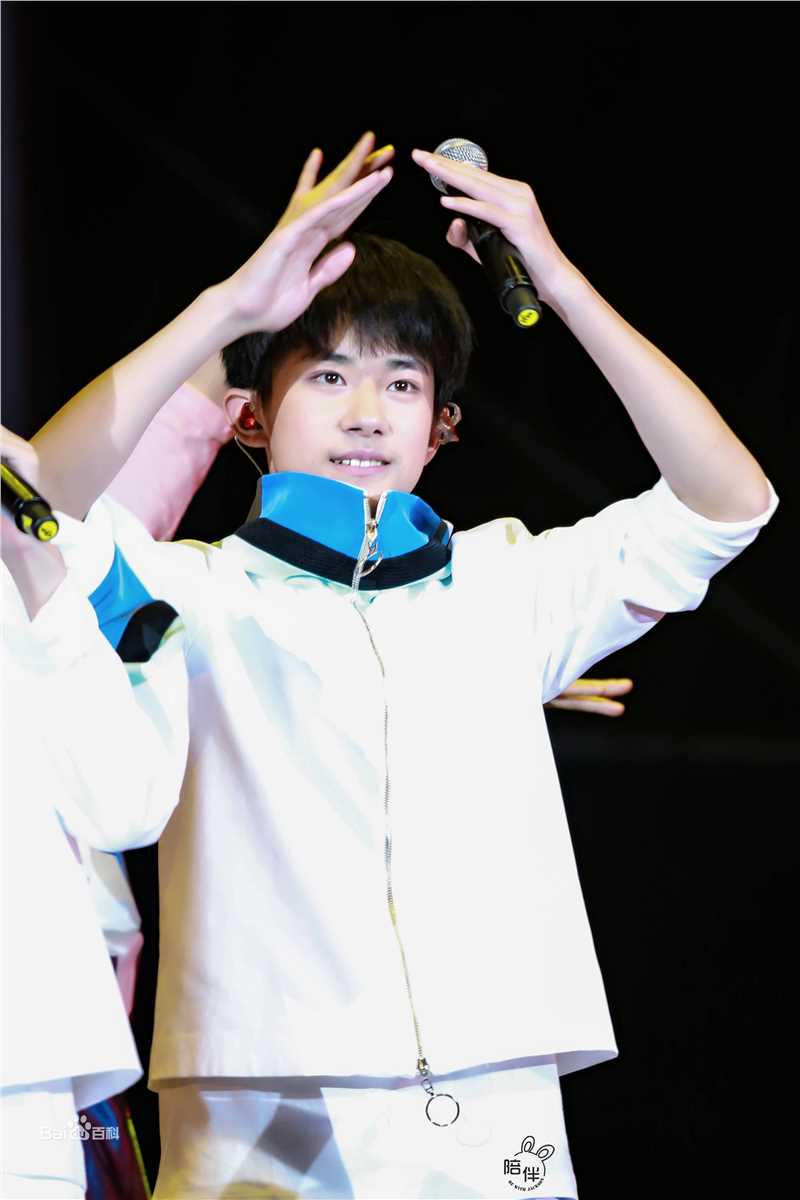 易烊千玺(Jackson)舞蹈生活照相册