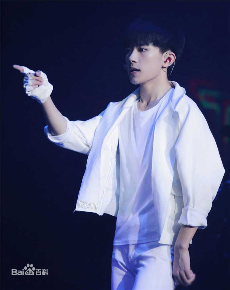 易烊千玺(Jackson)舞蹈生活照相册