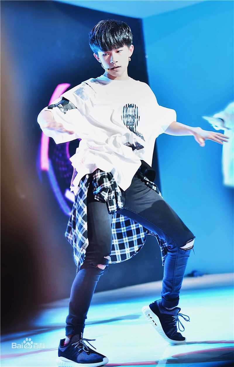 易烊千玺(Jackson)舞蹈生活照相册