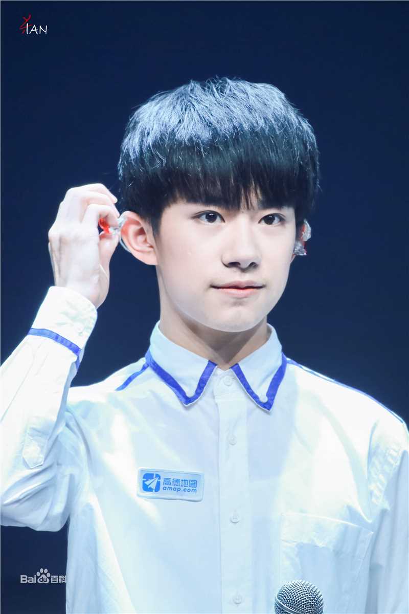 易烊千玺(Jackson)代言拍摄图册