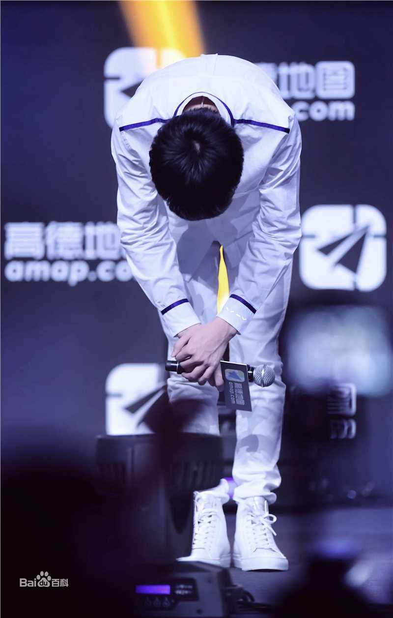 易烊千玺(Jackson)代言拍摄图册