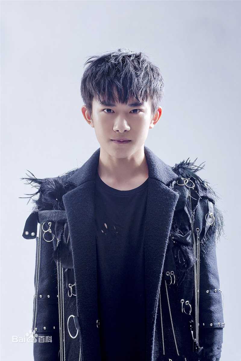 易烊千玺(Jackson)生写拍摄图册