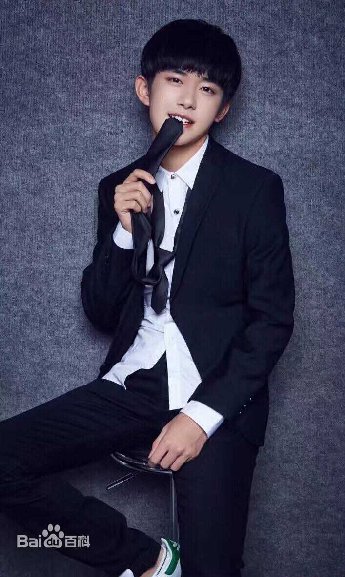 易烊千玺(Jackson)生写拍摄图册