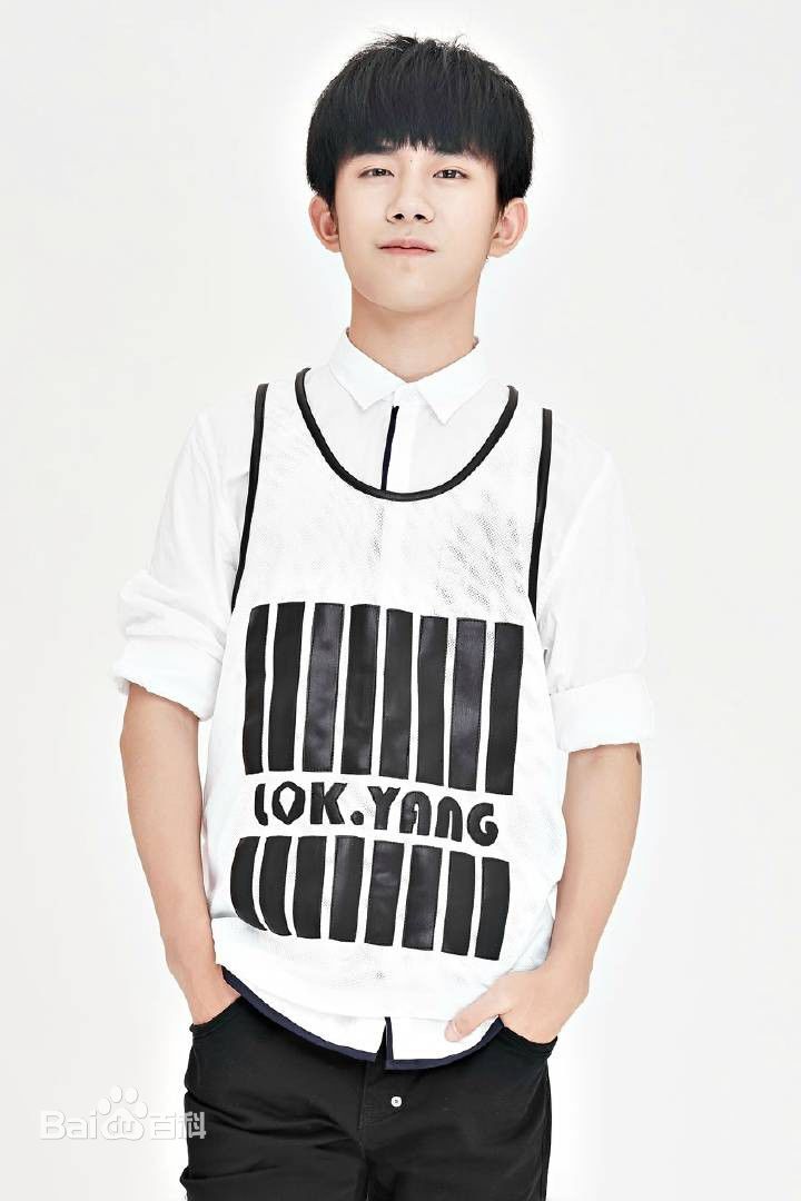 易烊千玺(Jackson)生写拍摄图册