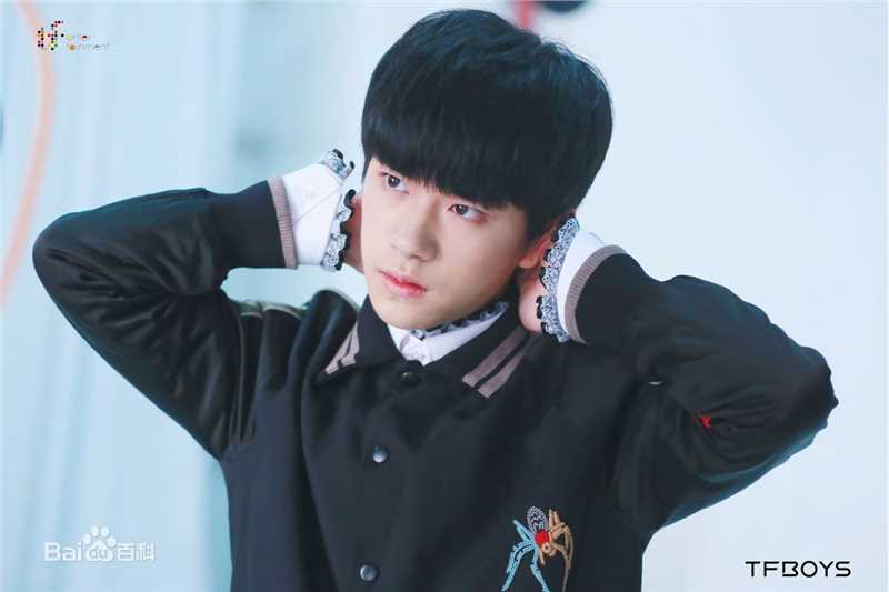 易烊千玺(Jackson)最优质杂志拍摄相册