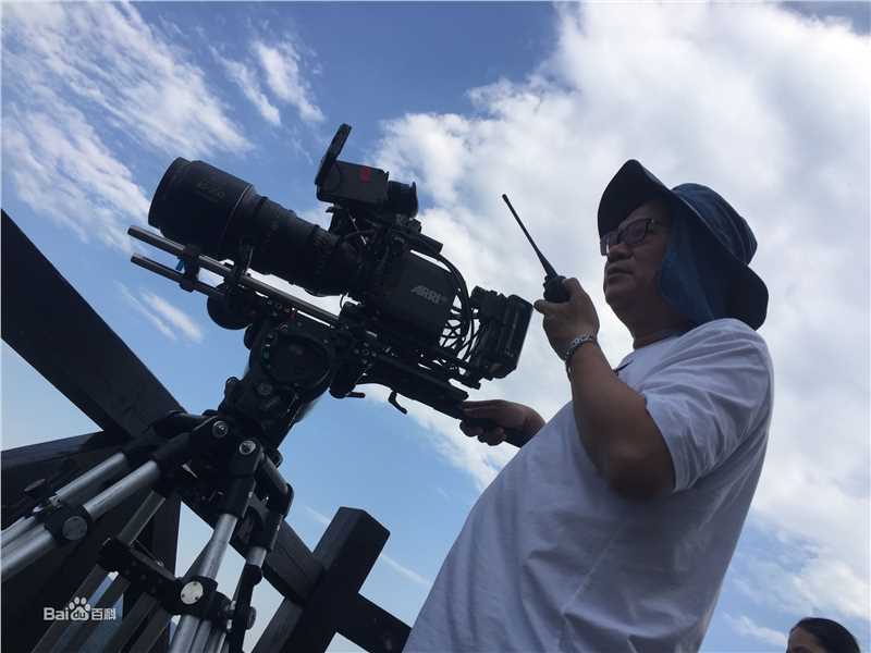 最新谭友业性感图片