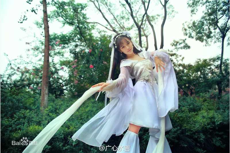 罗小伊(Royi)南笙古装前后照片