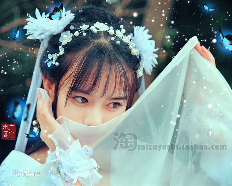 罗小伊(Royi)南笙古装前后照片