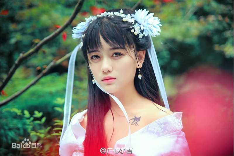 罗小伊(Royi)南笙古装前后照片