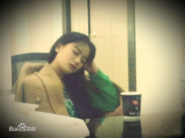 罗小伊(Royi)天天向上壁纸壁纸