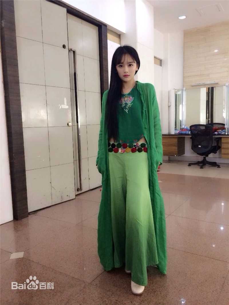 罗小伊(Royi)天天向上壁纸壁纸