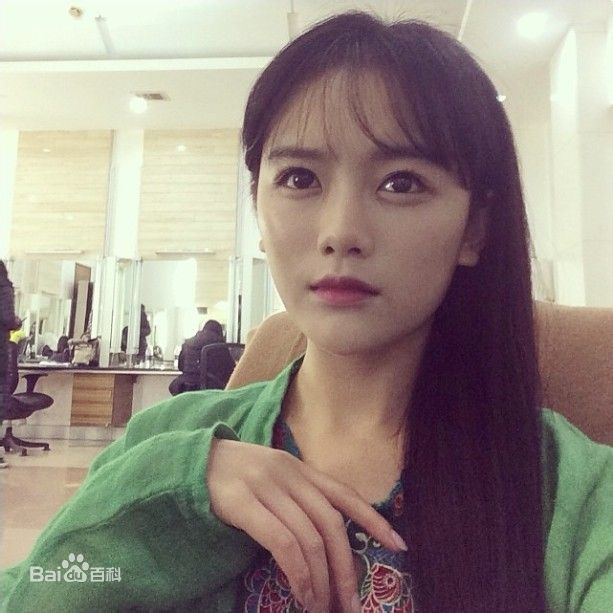 罗小伊(Royi)天天向上壁纸壁纸