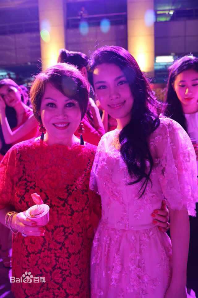 韩丹彤(dan tong Han)红毯活动生活照