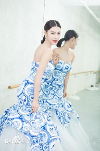 韩丹彤(dan tong Han)T台压轴走秀图片图集