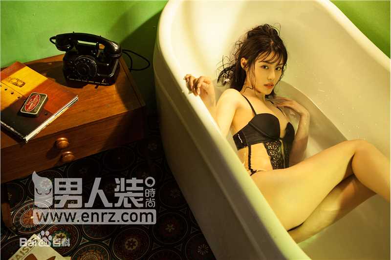 韩丹彤(dan tong Han)男人装性感图片壁纸