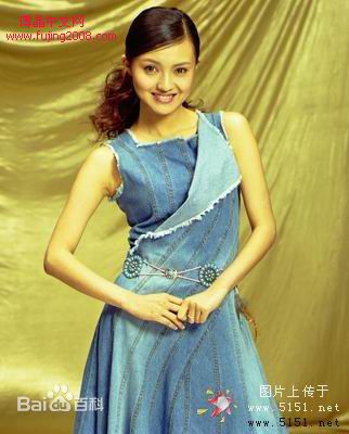 傅晶出席活动前后照片