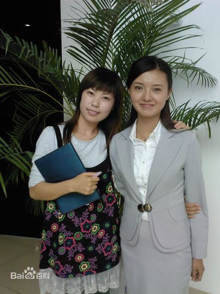 傅晶出席活动前后照片
