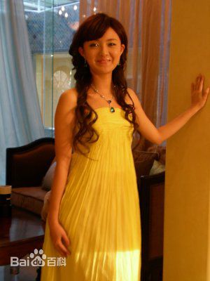 傅晶出席活动前后照片