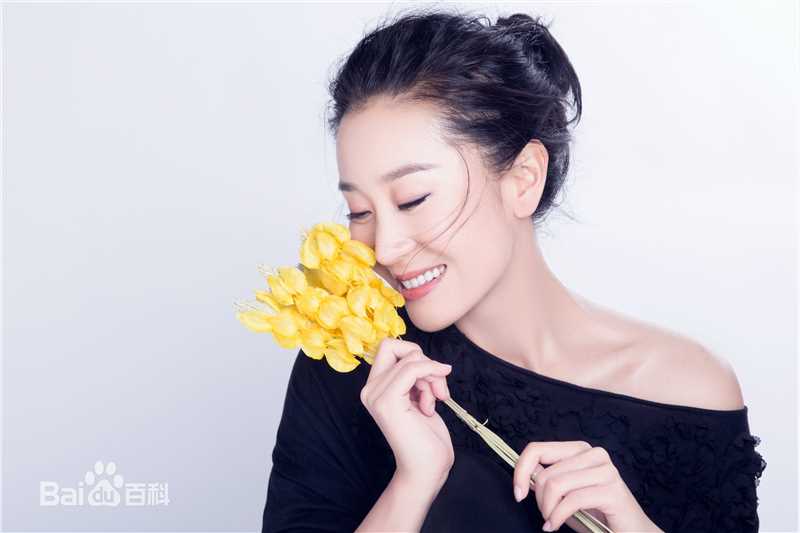 苗圃娇媚演绎珠宝大片素颜照相册