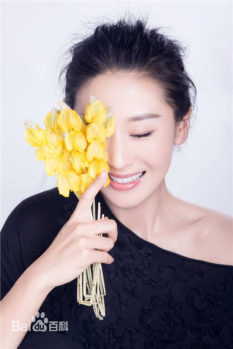 苗圃娇媚演绎珠宝大片素颜照相册