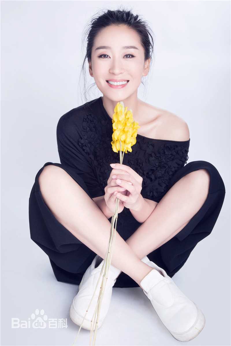 苗圃娇媚演绎珠宝大片素颜照相册