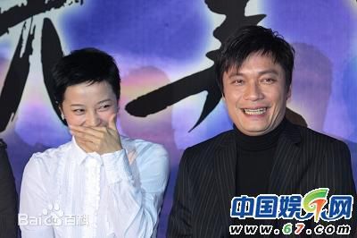 苏岩(Sophie.Su)和罗嘉良的合照前后照片