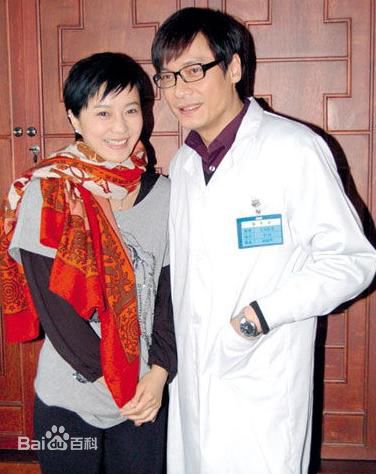 苏岩(Sophie.Su)和罗嘉良的合照前后照片