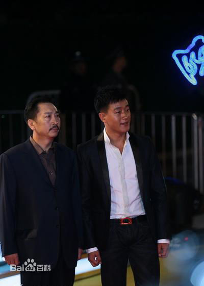 毕彦君出席活动壁纸壁纸