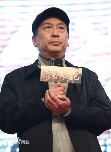 毕彦君出席活动壁纸壁纸