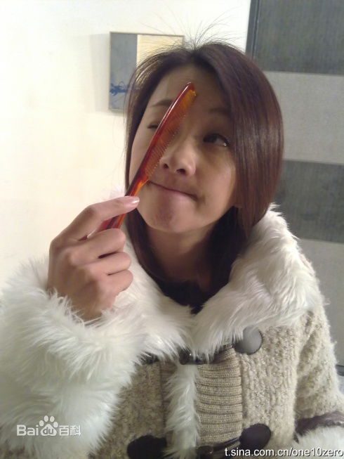 蔡君茹(June Tsai 或 June Lee)在出演《家和万事兴》中的