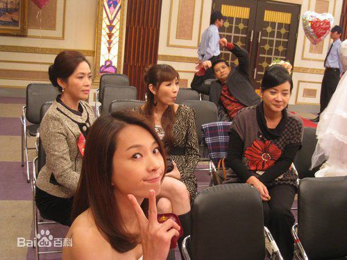 蔡君茹(June Tsai 或 June Lee)在出演《家和万事兴》中的