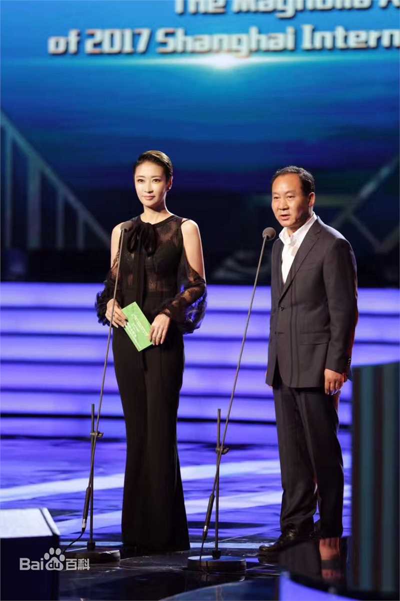 梁静参加活动照图册