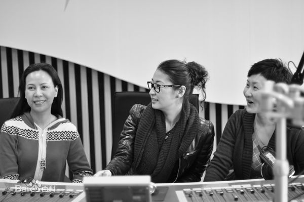 梁静参加活动照图册