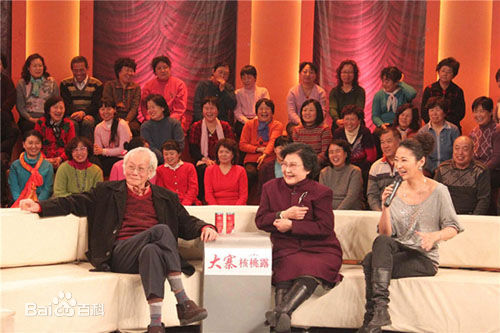 梁静参加活动照图册