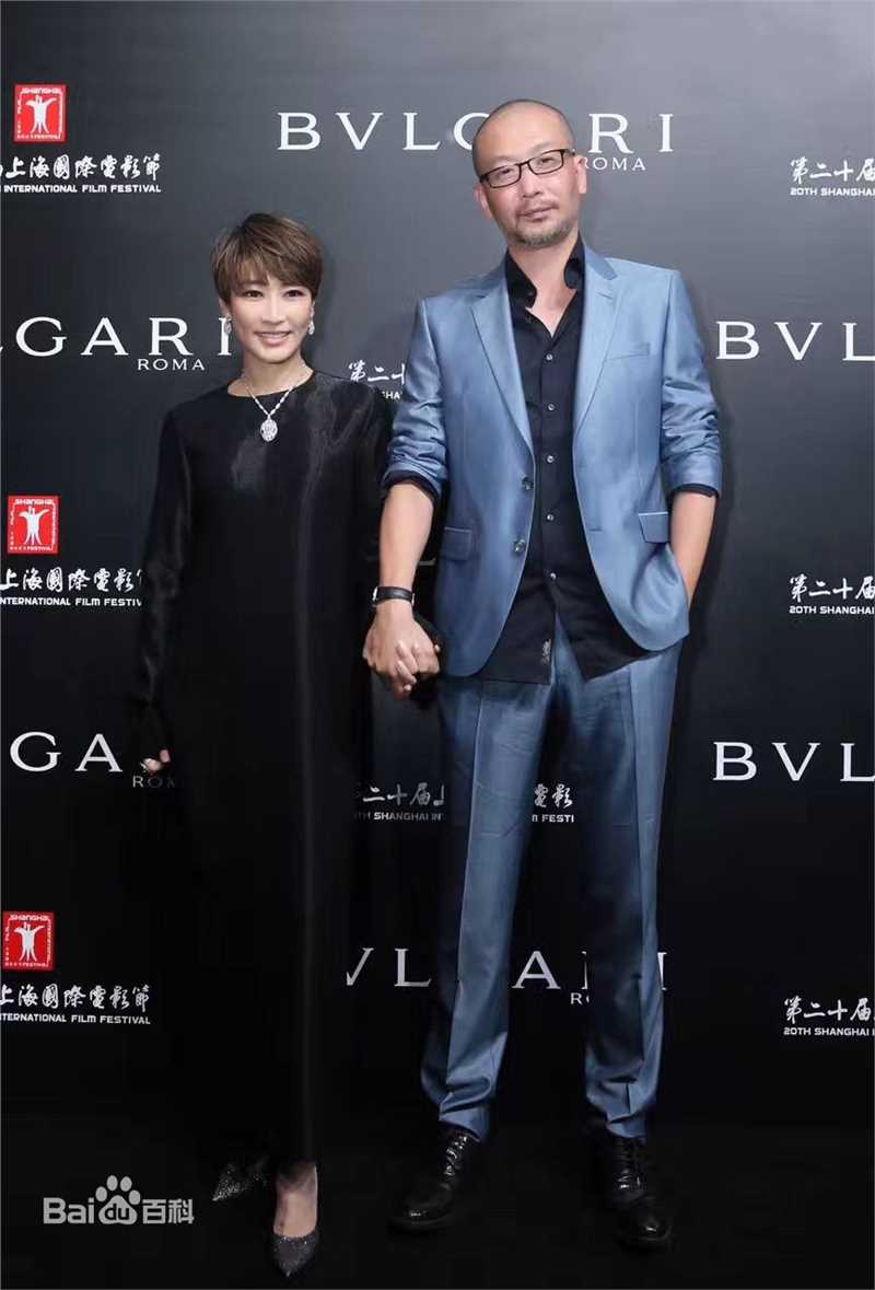 梁静参加活动照图册